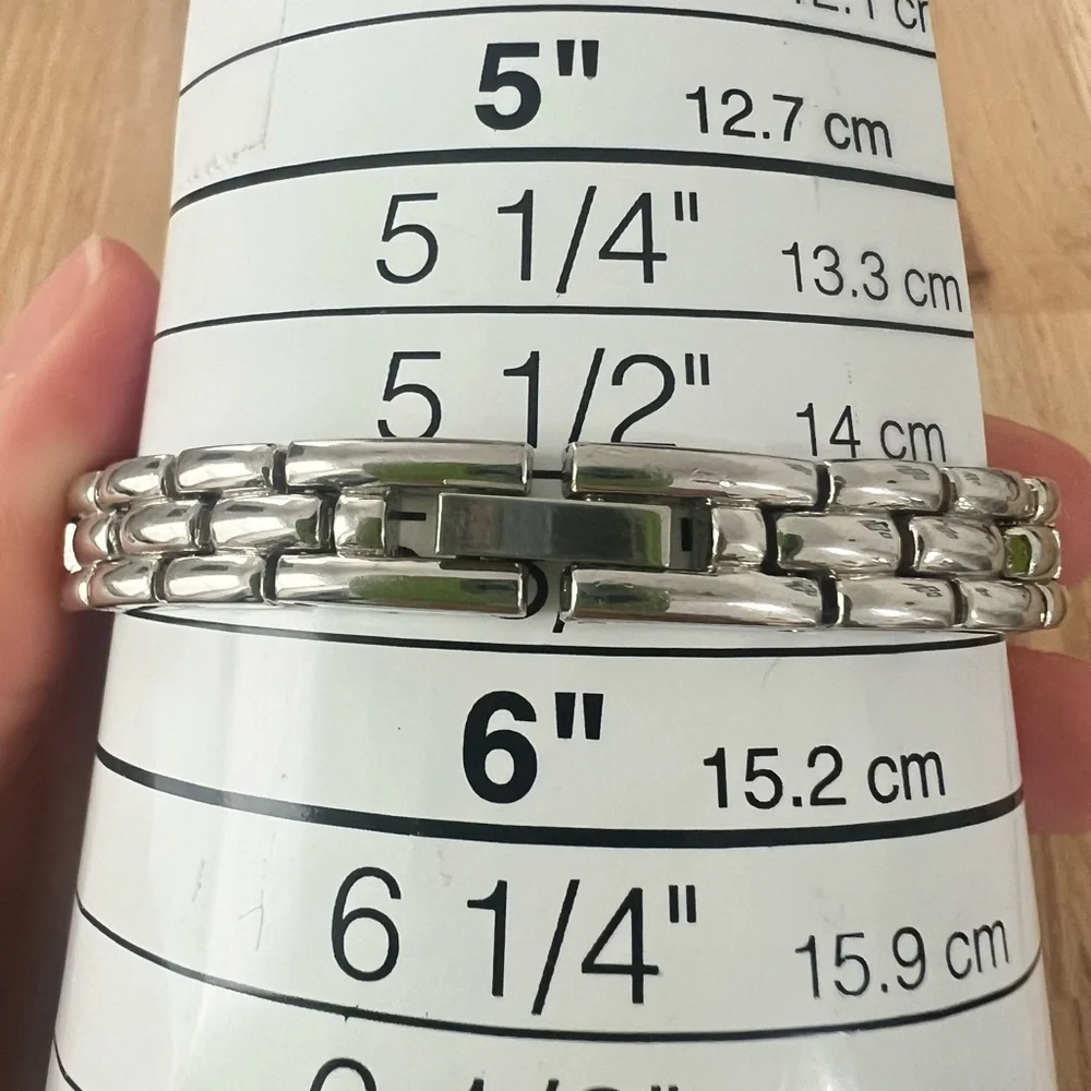 The limited ladies rectangular silver tone bracelet watch NEW BATTERY